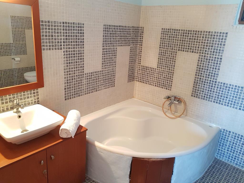 Melina'S Apartments Kalavarda Экстерьер фото